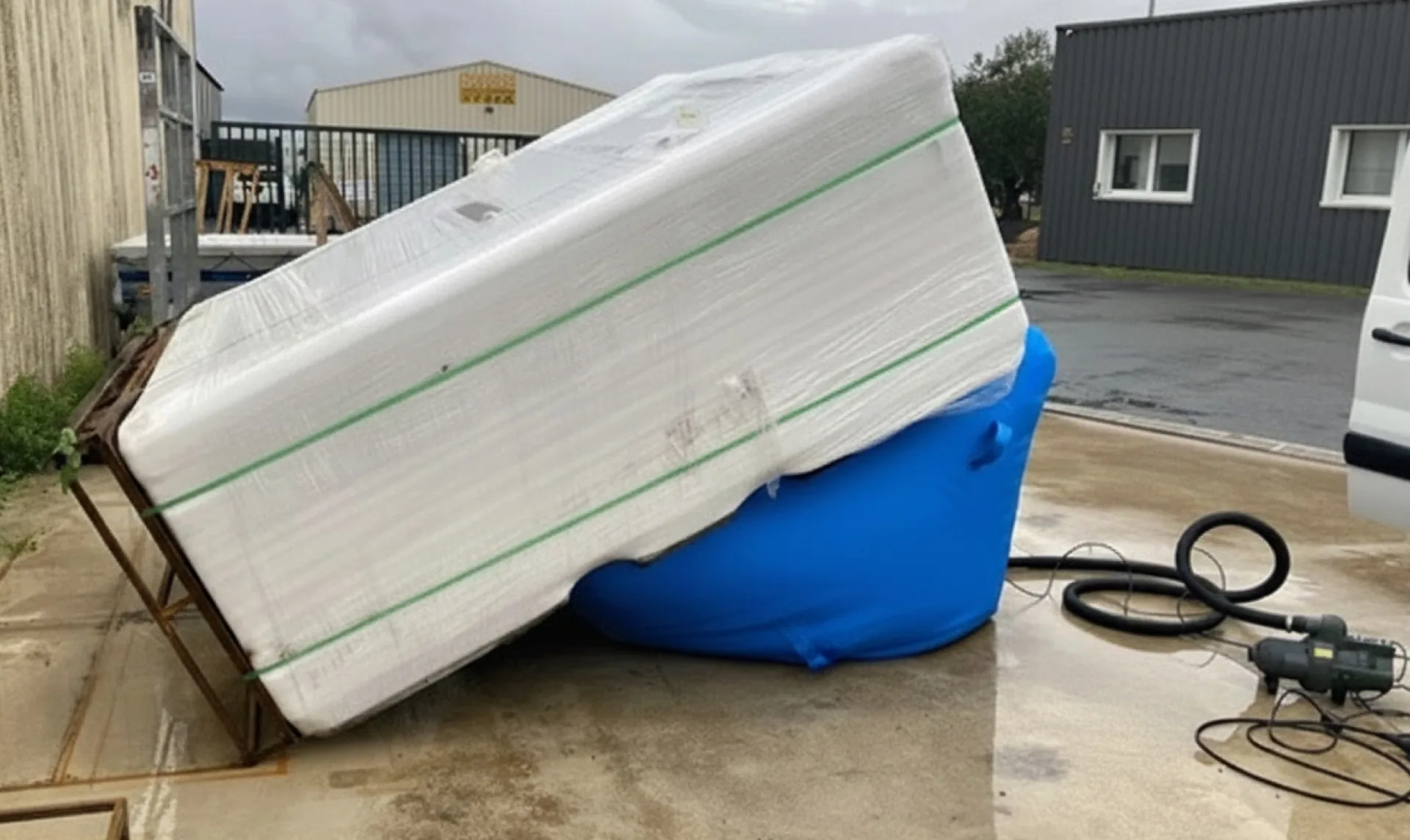 Spa Wedge positioning hot tub